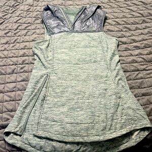 The NorthFace Women’s 1/4-Zip Vest